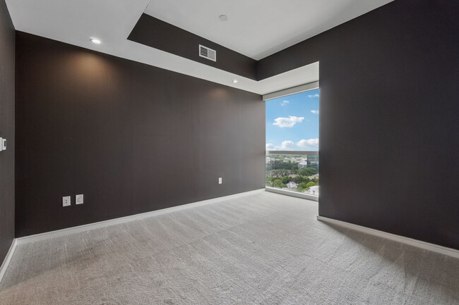 Building Photo - Luxury Living in Buckhead!