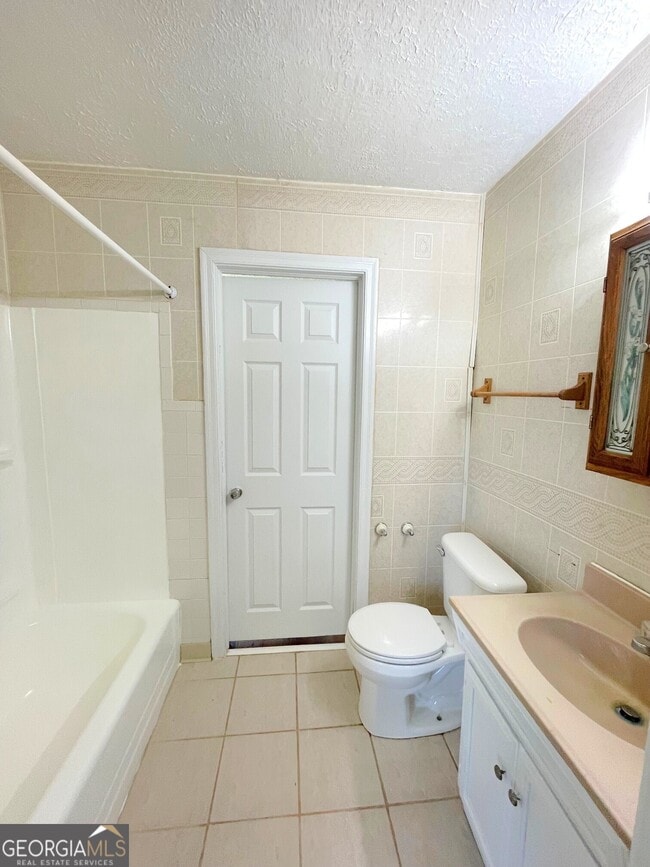 Building Photo - 135 Love St