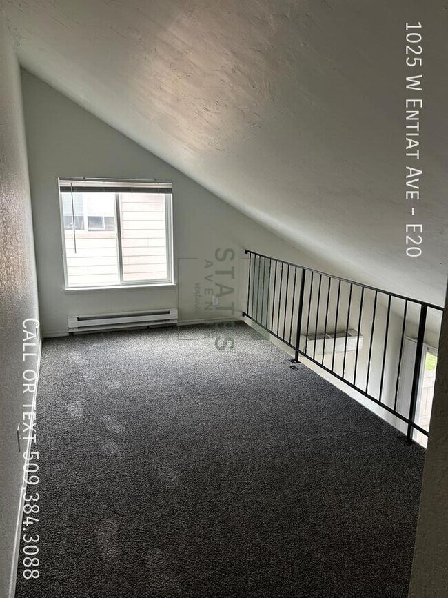 Building Photo - 1025 W Entiat Ave