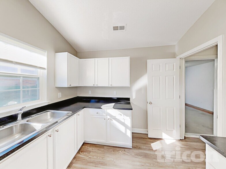 Building Photo - 956 Ashland Ave