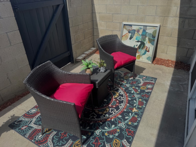 Building Photo - 2729 W Yale Ave