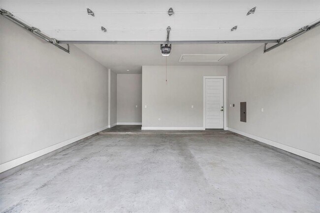 Building Photo - 12909 Mitica Dr