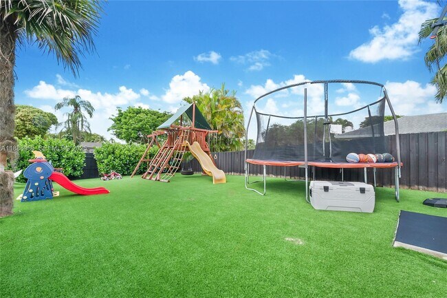 Building Photo - 8840 SW 181st Terrace