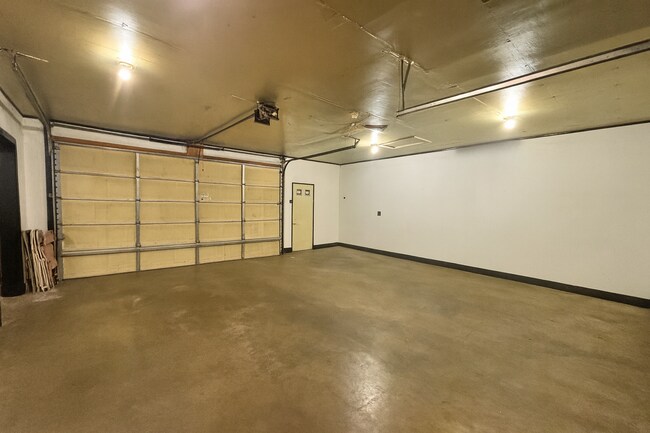 Building Photo - Rare, Must See Rambler in Cottage Grove