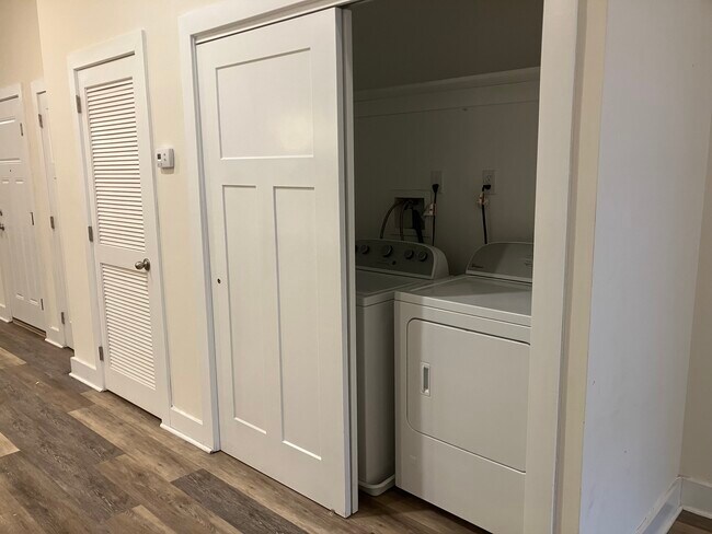 Building Photo - 420 Gaskill St