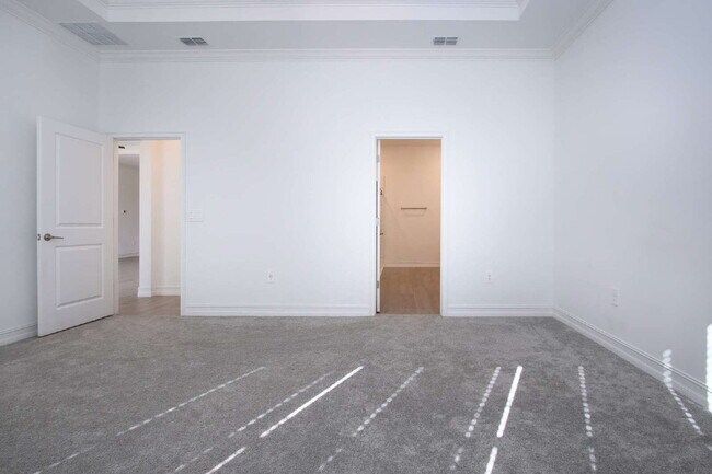 Building Photo - Spacious Like New 4-Bedroom Oasis with 3 Full Baths in Palmetto - Available NOW