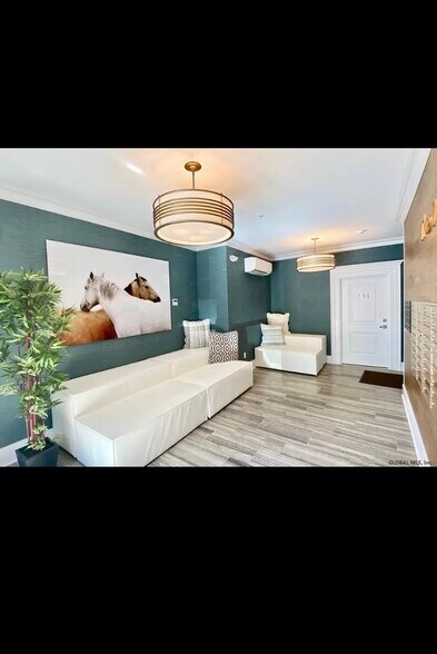 Building Photo - 77 Van Dam St