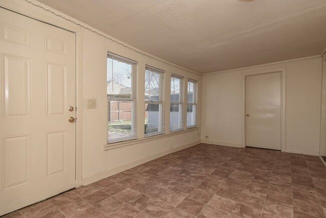 Building Photo - 3715 Eutopia St