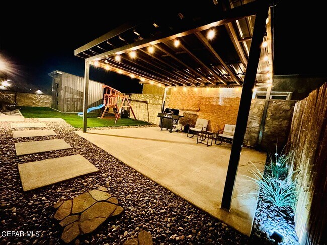 Building Photo - 12741 Gloria Castillo St
