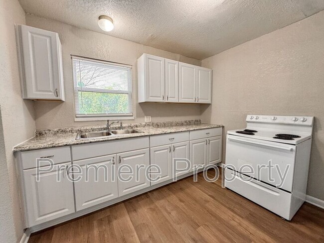 Building Photo - 6628 Askew Ave
