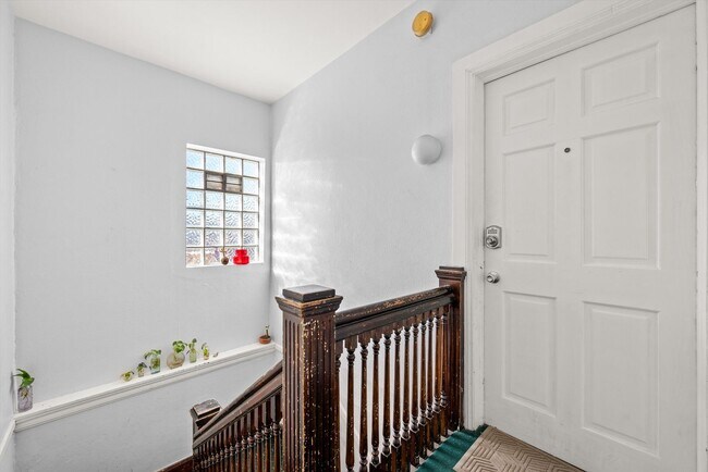 Building Photo - 1BR in Cheesman Park | Utilities Included | Balcony & Backyard Access