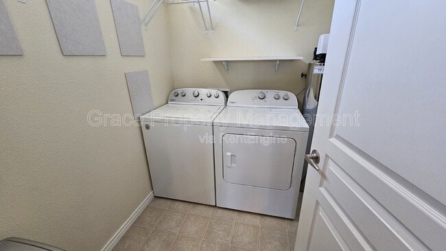 Building Photo - 11992 W Long Cir