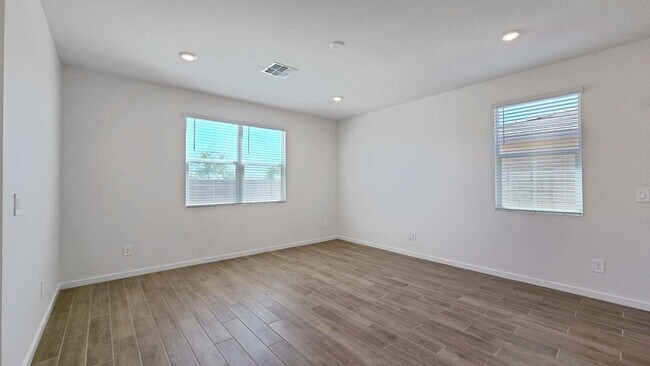 Building Photo - 17863 W Elm St