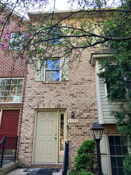 Enjoy the lifestyle of North Gate with maintenance-free living and spectacular ammenities - 1135 Lindsay Ln