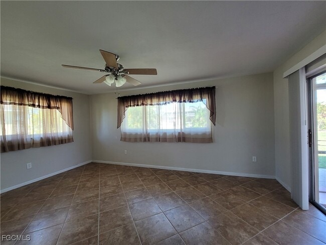 Building Photo - 3829 SE 10th Ave