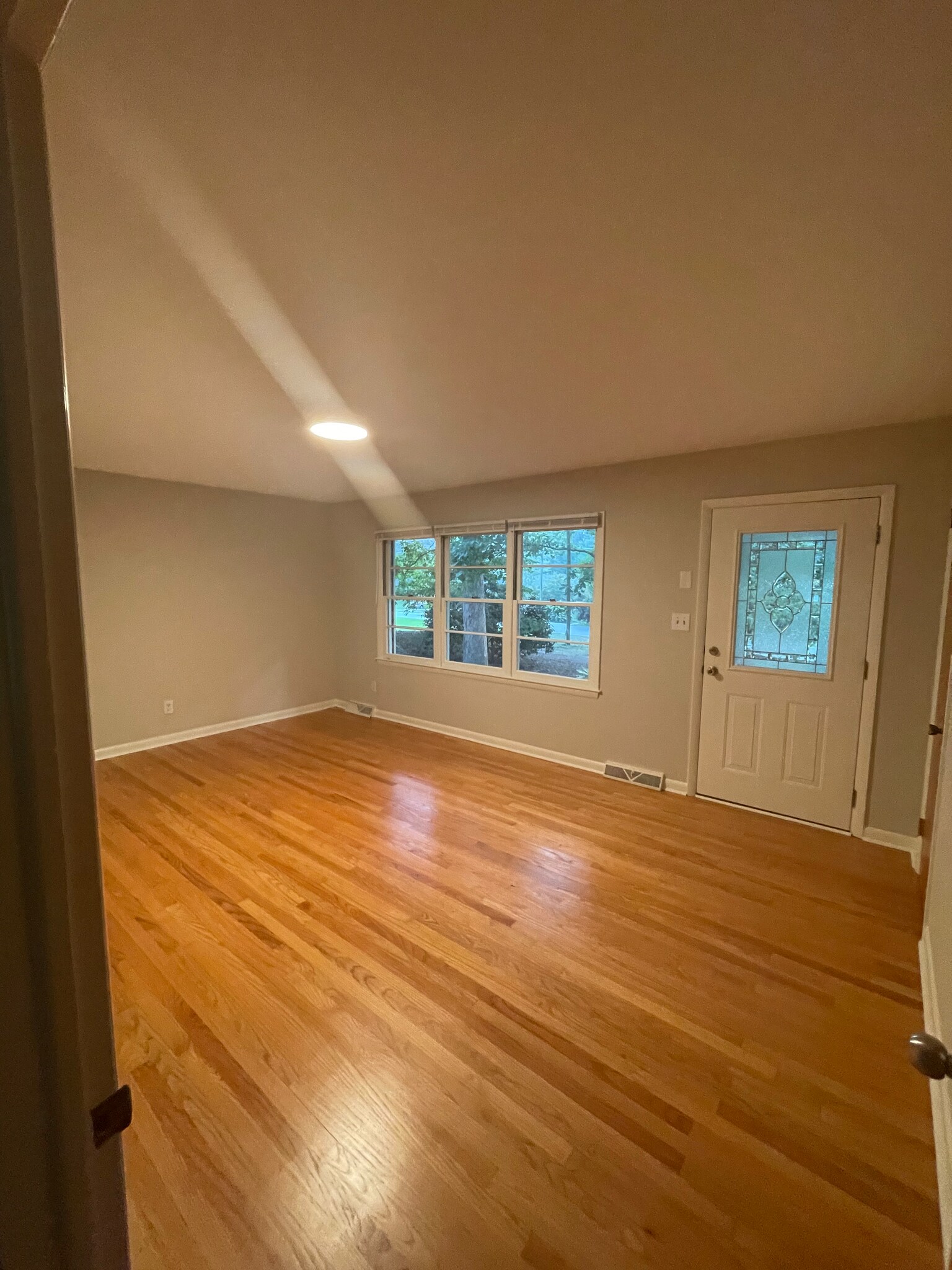 Formal living room - 2112 Kilburn Rd