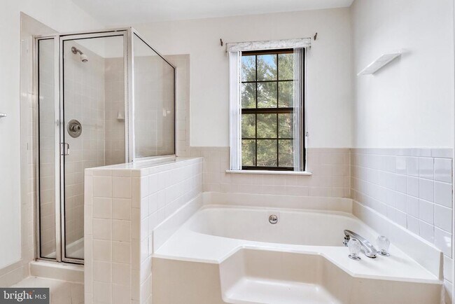 Building Photo - 3964 Rosebay Ct