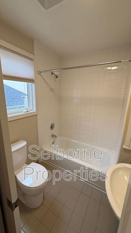 Building Photo - 4174 Howe St