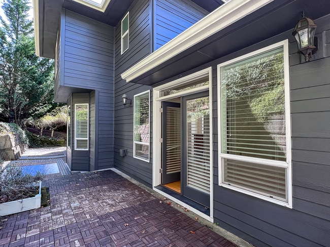 Building Photo - Bright & Beautiful Forest Heights Home with Gourmet Kitchen, Bonus Space & Private Cul-de-Sac Set...