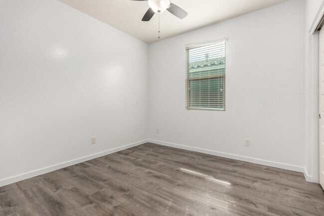 Building Photo - 1035 Carlsbad Dr