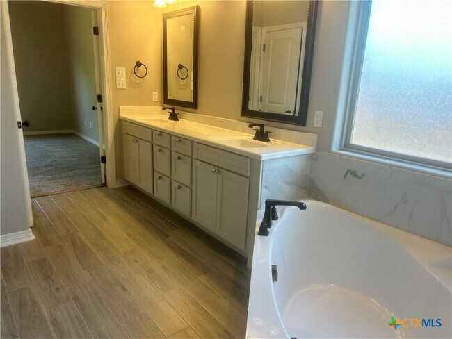 Building Photo - 3316 Braford Dr