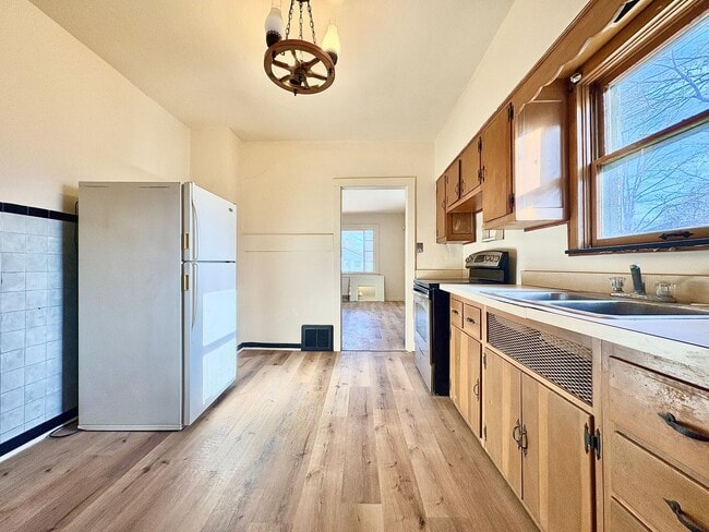 Building Photo - 1133 N Elmer St