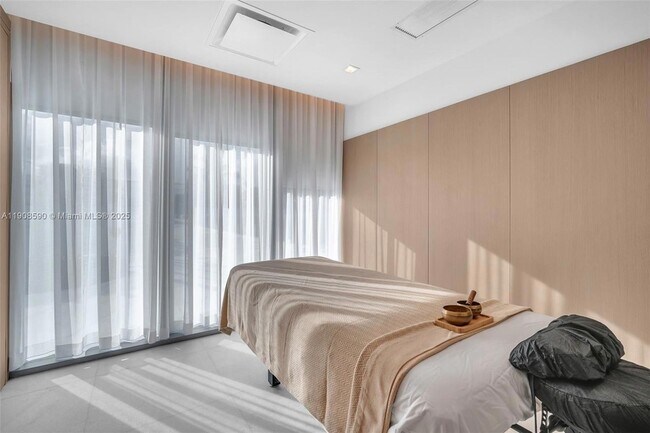 Building Photo - 700 NE 26th Terrace