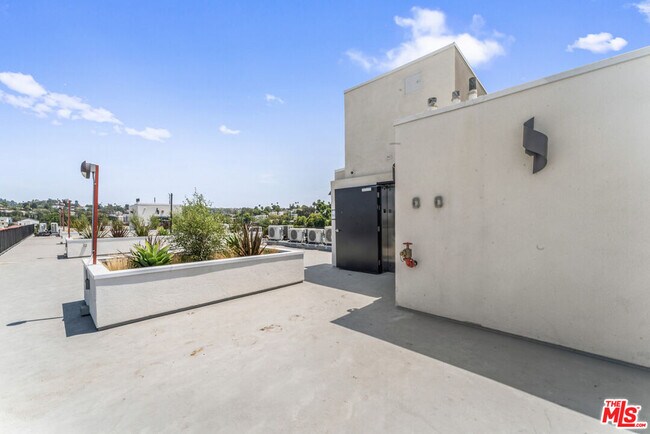 Building Photo - 3105 Bellevue Ave