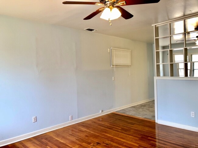 Building Photo - 3 Bed 1 Bath Move In Ready!