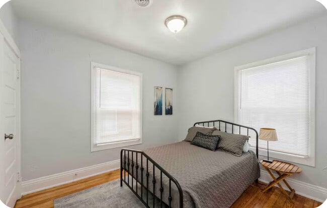 Building Photo - 4 bed with office 1.5 bath Urban Artsy Home