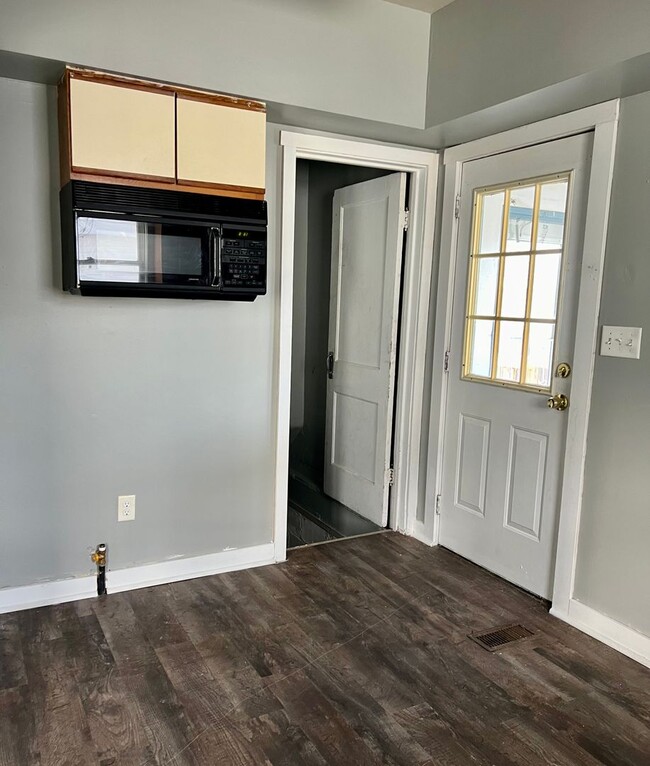 Building Photo - 2Bed/1Bath House