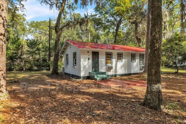 Building Photo - 14 Southwood Dr