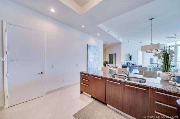 Building Photo - 15811 Collins Ave