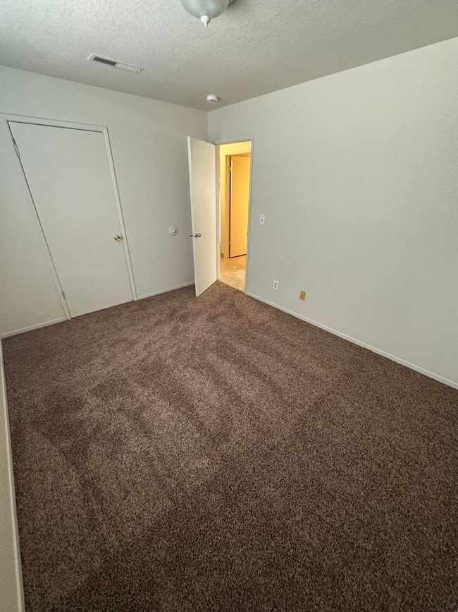 Building Photo - 1370will