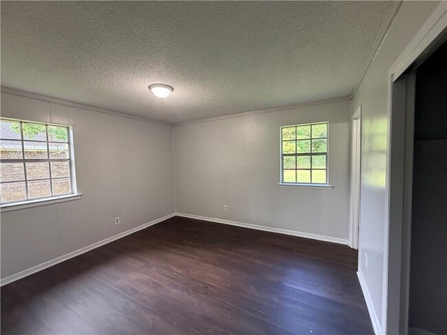 Building Photo - 3760 Alta Vista Dr