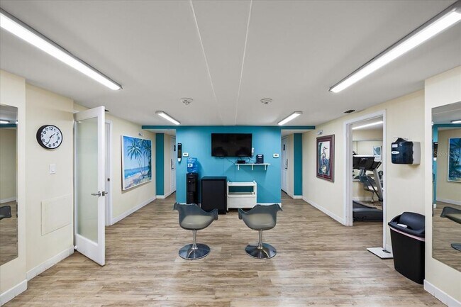 Building Photo - 5200 Brittany Dr S