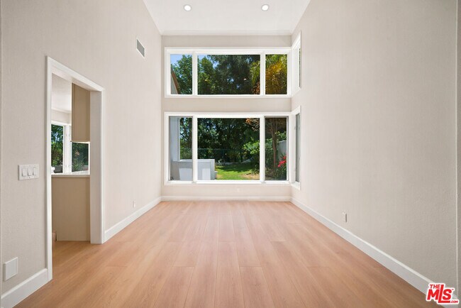 Building Photo - 4324 Park Verdi