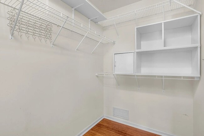 Building Photo - 1742 Dogwood Dr