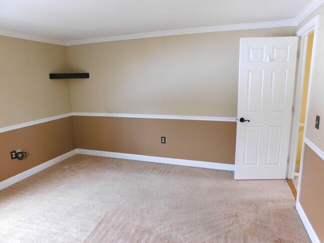 Building Photo - 3 Floor Condo Located In Country Setting -...