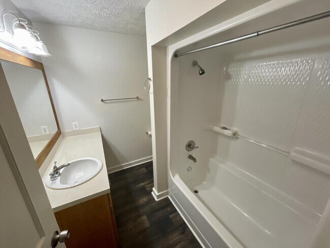 Building Photo - 275 Wineson Dr