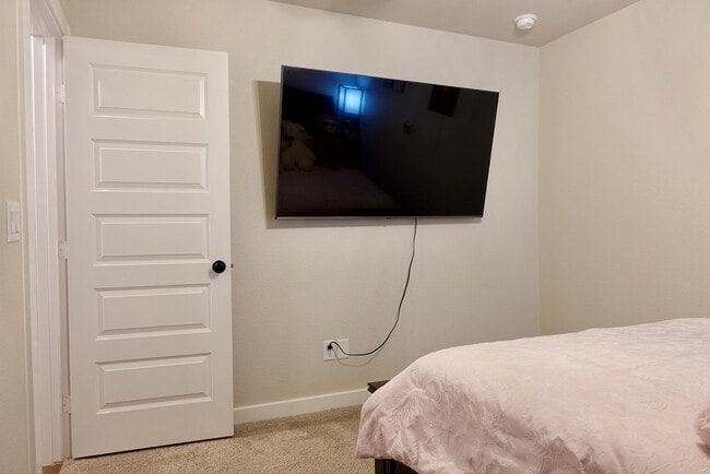 Building Photo - 413 Graze St