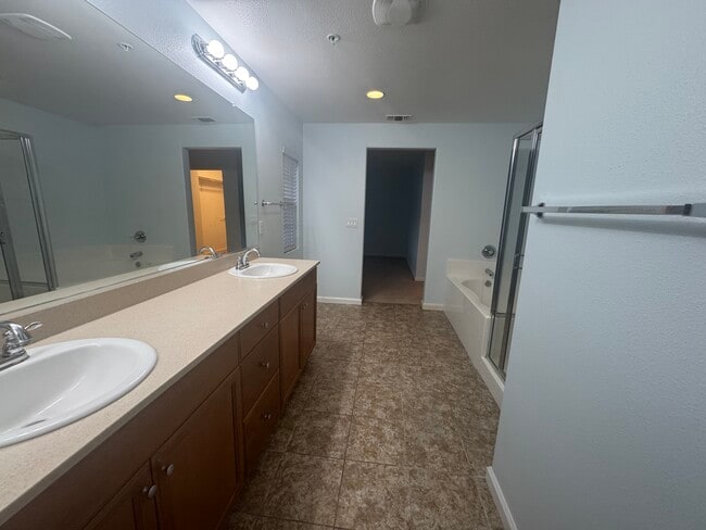 Building Photo - 11809 Cumbre Ct