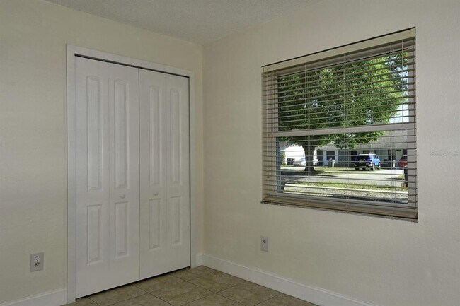 Building Photo - 1382 Hendren Dr