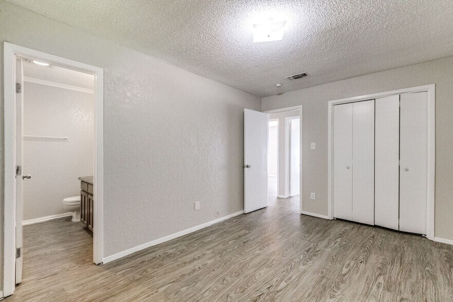 Building Photo - 6121 Stardust Dr S