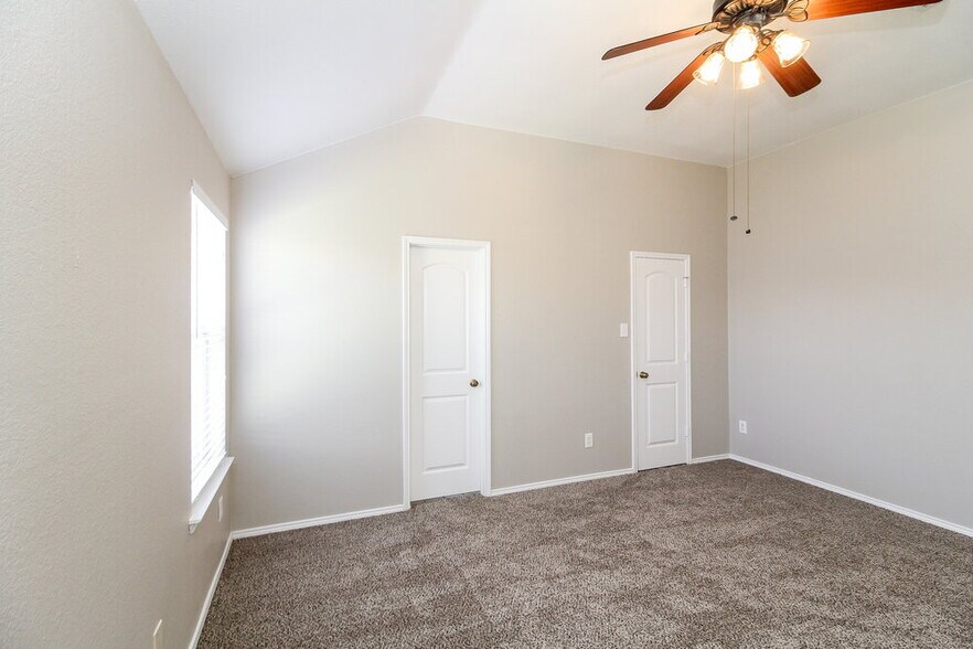 Building Photo - 709 Gillon Dr