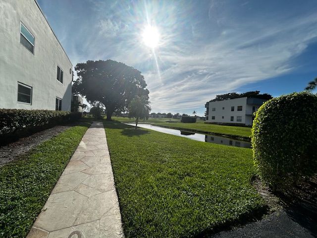 Building Photo - 715 Normandy O