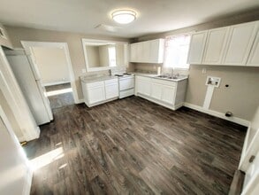 Building Photo - 1730 Park St