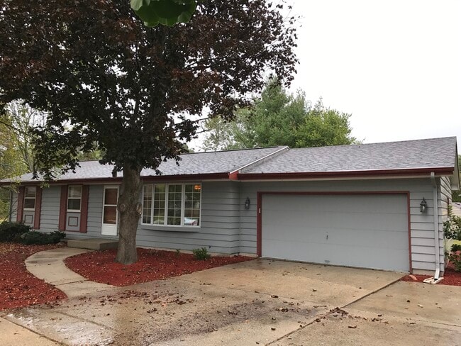 Primary Photo - 412 Colby Ct