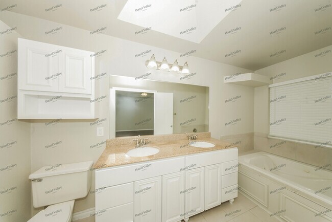 Building Photo - 600 SW 149th Pl
