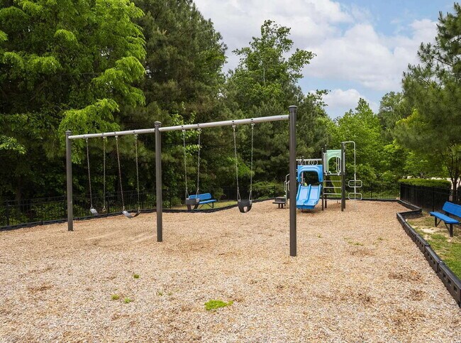 Building Photo - 5-Bedroom Home w/ Fenced-in BackYard in Knightdale